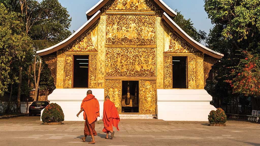 14 Asia Laos Luang Prabang Temple Monks