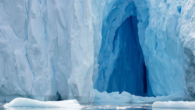 7 Antarctica rick sammon iceberg cave 800x450