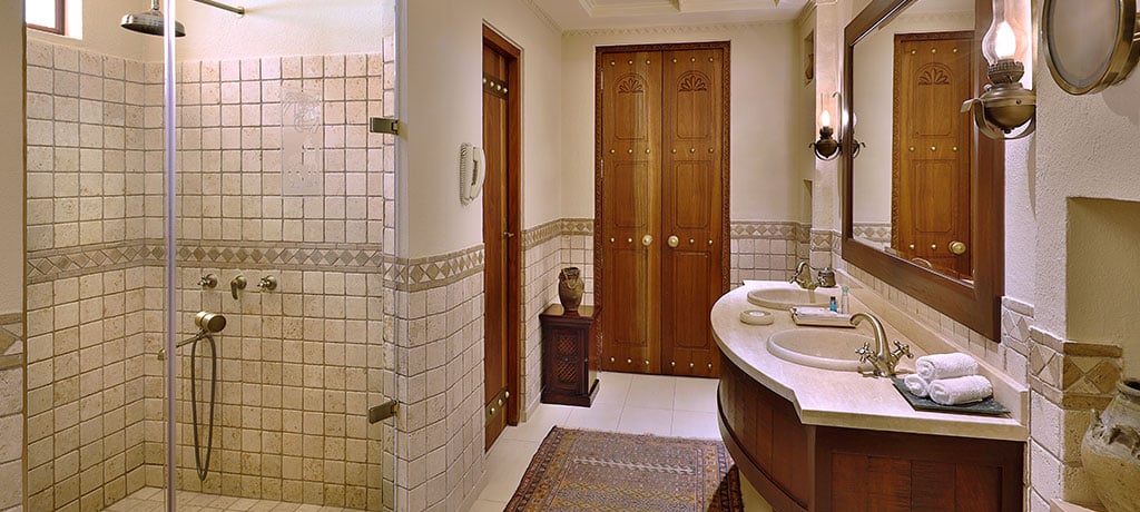 Al Maha Guest Bathroom
