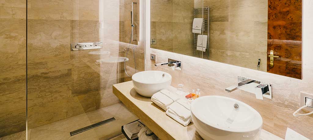 Europe Italy Stresa Hotel La Palma Bathroom 03