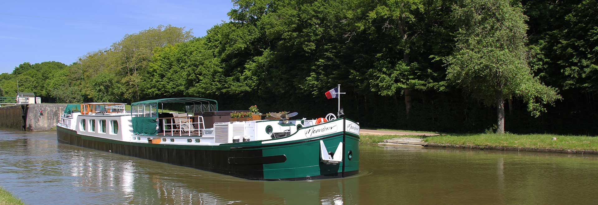 Europe France Meanderer CanaldeBriare Lateral alaLoire Barge MH