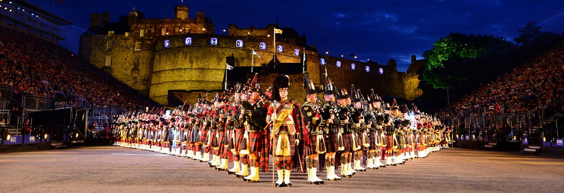 Đội náo viên ống sáo đa sắc thái tại Edinburgh Military Tattoo:
Khám phá những chiếc ống sáo đầy màu sắc và sự tinh tế của đội náo viên đến từ nhiều quốc gia khác nhau, họ sẽ mang lại những tiết mục vô cùng ấn tượng và đầy thú vị trong lễ hội Edinburgh Military Tattoo năm